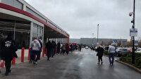 İngiltere'de karantina öncesi halk tuvalet kağıdı almak için marketlere akın etti