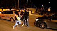 Kazayı unutup yolun ortasında tekme tokat kavga ettiler