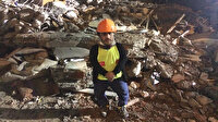 98 santimetre boyu ile 4 gündür enkazda hayat kurtarma mücadelesi veriyor