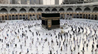 Yurt dışından gelen ilk umre kafilesi 8 ay aradan sonra Kabe'de tavaf yaptı