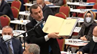 İBB basın kanunu çiğnedi: Kitaplarda mecburi olan sayfaları giyotin ile kestiler