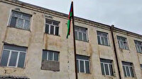 Azerbaycan ordusu işgalden kurtarılan Gülablı köyüne Azerbaycan bayrağı dikti