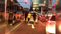 Bursa'da yolda kalan sürücünün imdadına trafik polisi yetişti