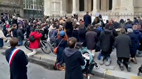 Paris'te katolik cemaat ayin yasağını alternatif ayin düzenleyerek protesto etti
