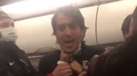 Uçakta yolcularla futbolcular arasında maske kavgası: Birbirine girdiler