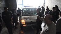 Şüpheli bir kişiyi kovalayan polis ekipleri duvara çarparak durabildi: Yaralanan olmadığı gibi şüpheli yakalandı
