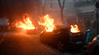 Fransa'nın başkenti Paris'te sokaklar karıştı: Protestocular araçları ateşe verdi