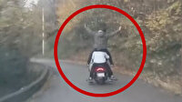 Motosiklet hareket halindeyken arkadaşlarının omuzlarına çıktı