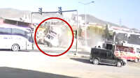 Elazığ'da hafif ticari araçla çarpışan ambulans takla attı: O anlar kamerada