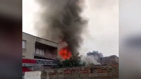 Manisa'da alevlerin içinde kalan yaşlı adam küle dönen ahşap evden son anda kurtarıldı