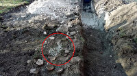 Kepçeyle kazı yaparken yanlışlıkla vurdukları yerden küp fışkırdı: İçinde 400 yıllık hazine var