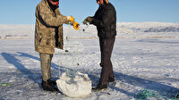 Çıldır Gölü'nde Eskimo usulü balık avı