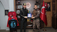 Trabzon Emniyet Müdürü Metin Alper, Yusuf Yazıcı'yı maç oynamaya davet etti