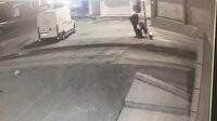 Genç kuryenin, elektrikli bisikletiyle takla attığı anlar kamerada