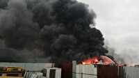 Tuzla'da fabrika deposunda yangın