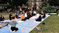 Boğaziçi Üniversitesinde bir grup öğrenci Prof. Dr. Melih Bulu'yu protesto etmek için yoga yaptı