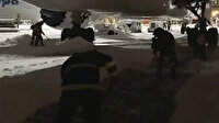 Madrid Uluslararası Havalimanı'nda karlı aprona kürekli müdahale
