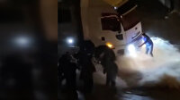 Selde sürüklenerek TIR'ın altında kalan yaşlı kadının kurtarılma anı kamerada