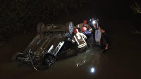 Arnavutköy'de otomobille dereye uçan anne kızın yardımına vatandaşlar koştu