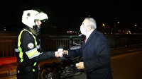 Ünlü sanatçı Yavuz Bingöl kısıtlamada görevli polislere çorba dağıttı