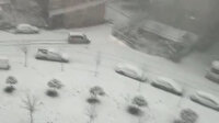 Bursa'da buzlu yolda duramayan araç evin bahçesine böyle uçtu