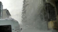 İstanbul'da çatıdan düşen kar kütlesi faciaya neden oluyordu