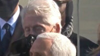 Bill Clinton yemin töreninde de uyudu