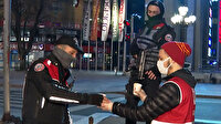 Ankara'da Kızılay ekipleri soğuk havada görev yapan polislere çorba ikramında bulundu