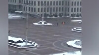 Belarus'ta bir kişi hükümet binasının önünde kendini ateşe verdi