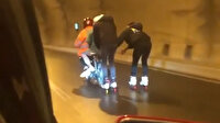 Patenli iki gencin motosikletin arkasına takılması kazaya davetiye çıkardı