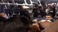 Metrobüste iki grup tekme tokat birbirine girdi: O anlar kameraya yansıdı
