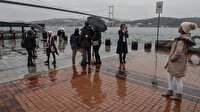 Yağmura aldırış etmediler: Ortaköy'de turist yoğunluğu