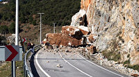 Dev kayanın düştüğü Antalya-Mersin yolu ulaşıma kapandı