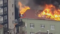 Ümraniye'de bina çatısında alevler arasında kalan çocukların kurtarılma anları kamerada