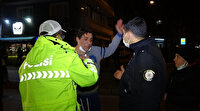 Bursa'da kısıtlamayı delen alkollü sürücü polisin üzerine yürüdü