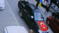 Bursa'da yolun karşısına geçmeye çalışan adama otomobil böyle çarptı