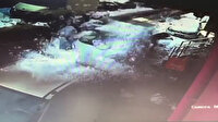 Çatıdan düşen kar kütlesinin altında kalmaktan son anda kurtuldular