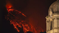 Etna 4 gün içinde 4. kez faaliyete geçti: Lavlar bir kilometre yüksekliğe ulaştı