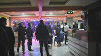 Silahlı rehin ihbarına giden polis 20 kişiyi parti yaparken yakaladı