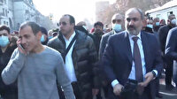 Paşinyan destekçileriyle birlikte Erivan sokaklarında