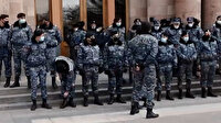 Ermenistan polisi Hükümet binasını ablukaya aldı