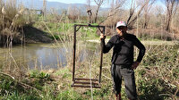 Tarlalarına çelik halat kullanarak yaptıkları teleferikle ulaşabiliyorlar