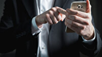 Çalışırken cep telefonuyla oynayanlar dikkat: İşsiz kalabilirsiniz!