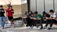 ‘Açık hava’ restoranı: Yemeğini alan kapı önüne oturuyor