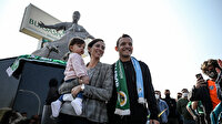 Bursaspor'un efsanesi Batalla'nın heykeli törenle tesislere dikildi