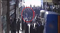 Karaköy Sahili'nde genç kızın çantasını çalan kapkaççıya meydan dayağı