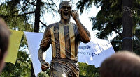 Fenerbahçe'nin efsanesi Alex'in heykeline araba çarptı
