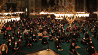 AK Parti İstanbul İl Başkanı Osman Nuri Kabaktepe gençlerle Ayasofya Camii'nde sabah namazı kıldı
