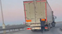 TIR'ın dorsesine takılan adamdan tehlikeli yolculuk