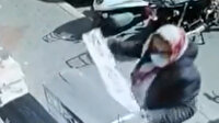 İzmir'de güpegündüz hırsızlık: Mağaza önündeki televizyonu kucaklayıp götürdü